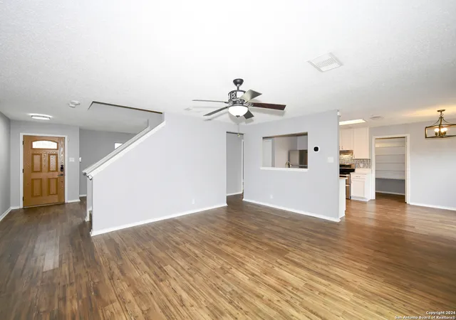 Photo 2 of Sale Pending at 7915 Bowens Crossing, San Antonio, TX 78250 | MLS# 1881106 | Listing updated on 2025-10-20