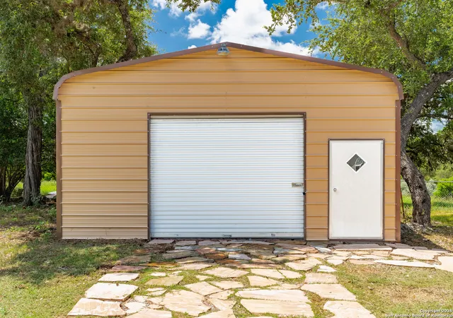 30th image of 267 Angel Dr, Lakehills, TX 78063 | MLS# 1881149