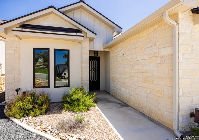 Photo 2 of Sale Pending at 1013 Comanche Hills, Kerrville, TX 78028 | MLS# 1881170 | Listing updated on 2026-02-22