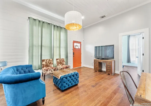Photo 4 of Single family home for sale at 101 Alder, San Antonio, TX 78202 | MLS# 1881234 | Listing updated on 2025-10-17