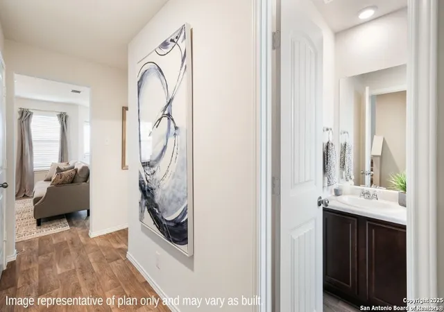Photo 4 of Sale Pending at 225 Pigeon Green, San Antonio, TX 78207 | MLS# 1881297 | Listing updated on 2025-10-20
