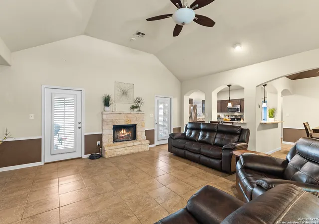 Photo 4 of Sale Pending at 102 Westhaven, Floresville, TX 78114 | MLS# 1881318 | Listing updated on 2025-09-18