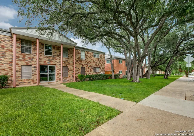 Photo 2 of Condo for sale at 235 W Silver Sands Dr #6, San Antonio, TX 78216 | MLS# 1881353 | Listing updated on 2025-10-27