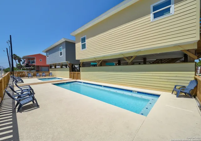 2nd image of 1924 S 11Th St, Port Aransas, TX 78373