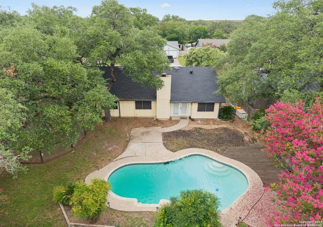 Photo 2 of Single family home for sale at 2822 Old Field Dr, San Antonio, TX 78247 | MLS# 1881481 | Listing updated on 2025-11-02