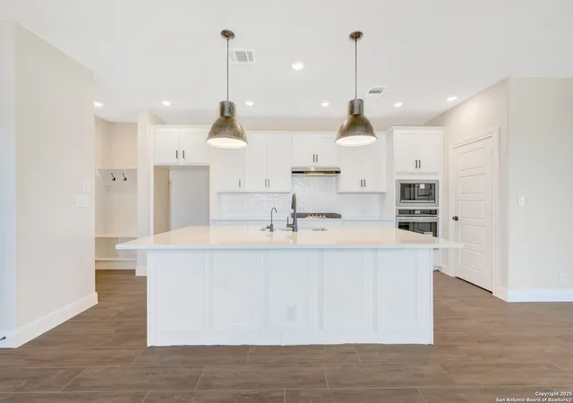 Photo 4 of Sale Pending at 8207 Wellstone, Schertz, TX 78154 | MLS# 1881526 | Listing updated on 2026-01-04