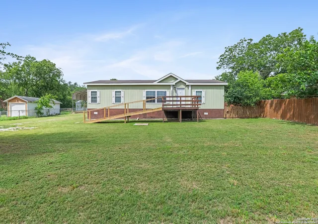 2nd image of 1305 5th, Floresville, TX 78114 | MLS# 1881533