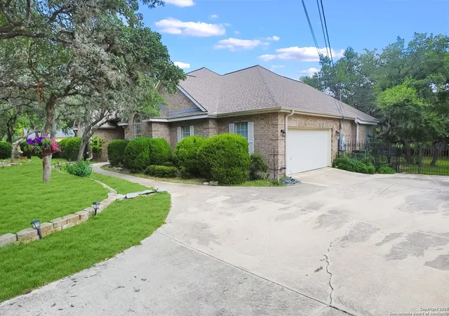 Photo 2 of Sale Pending at 518 Fossel Pass St, San Antonio, TX 78260 | MLS# 1881562 | Listing updated on 2025-10-15