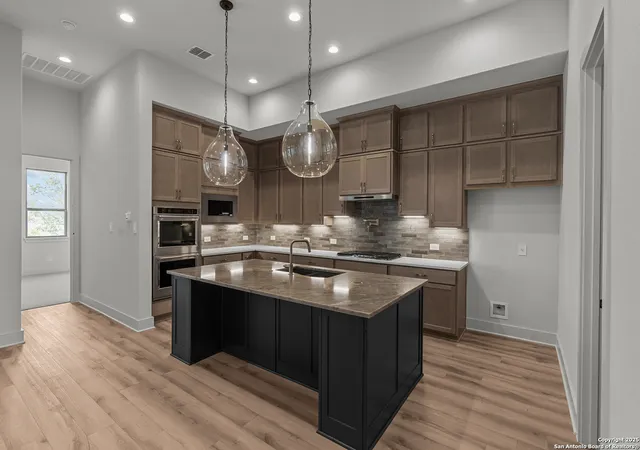 Photo 4 of Sale Pending at 405 Dulce Vista, San Antonio, TX 78228 | MLS# 1881575 | Listing updated on 2026-01-02