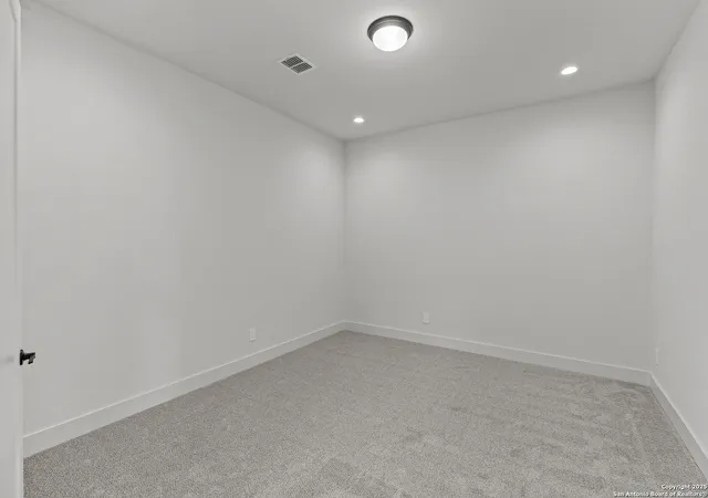Photo 3 of Single family home for sale at 337 Dulce Vista, San Antonio, TX 78228 | MLS# 1881585 | Listing updated on 2025-11-12