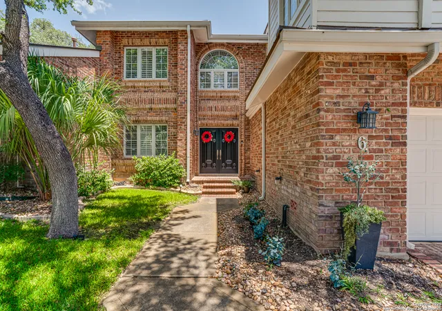 Photo 2 of Sale Pending at 6 Villa Jardin, San Antonio, TX 78230 | MLS# 1881591 | Listing updated on 2026-01-16