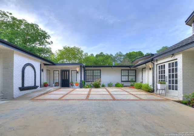 Photo 3 of Single family home for sale at 2611 Hopeton, San Antonio, TX 78230 | MLS# 1881626 | Listing updated on 2025-11-03