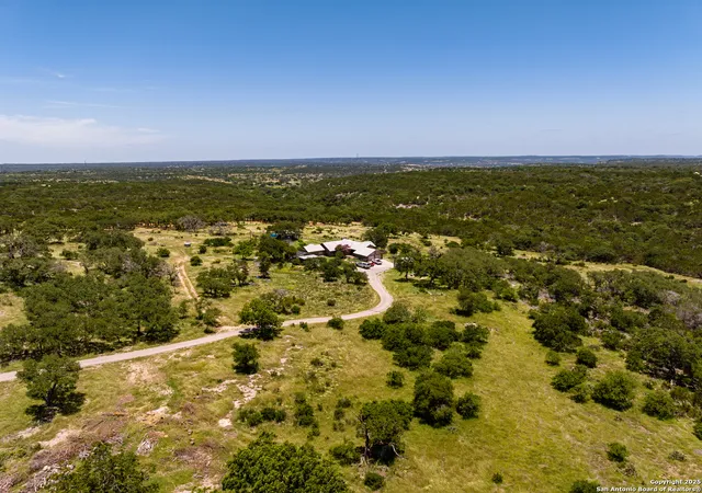 Photo 4 of Single family home for sale at 190 Jones, Kerrville, TX 78028 | MLS# 1881656 | Listing updated on 2025-07-17