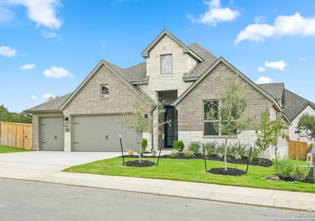 Photo 4 of Sale Pending at 28330 Seppenfield, San Antonio, TX 78260 | MLS# 1881753 | Listing updated on 2025-12-24