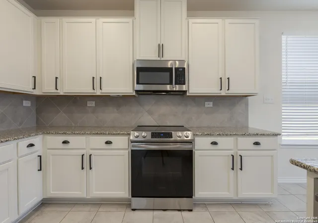 Photo 3 of Single family home for sale at 521 Landmark Bluff, Cibolo, TX 78108 | MLS# 1881783 | Listing updated on 2025-09-14
