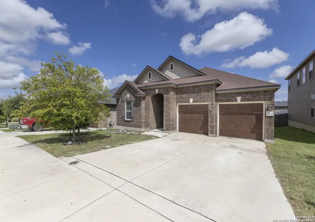 Photo 4 of Single family home for sale at 521 Landmark Bluff, Cibolo, TX 78108 | MLS# 1881783 | Listing updated on 2025-09-14