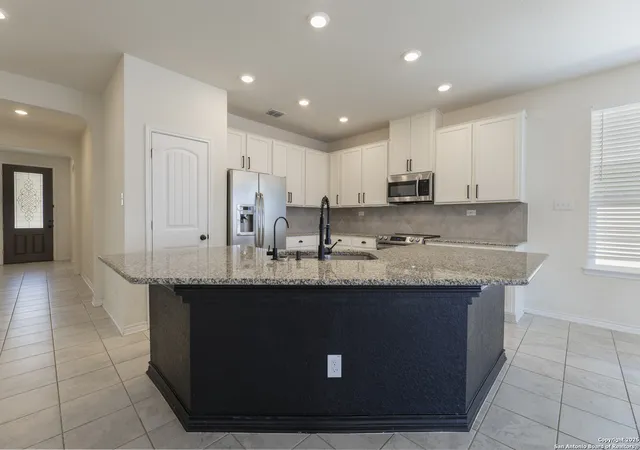 Photo 3 of Single family home for sale at 521 Landmark Bluff, Cibolo, TX 78108 | MLS# 1881783 | Listing updated on 2025-09-14