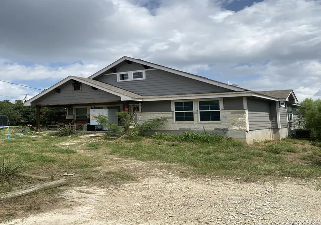 Photo 1 of Sale Pending at 535 Oak Trail, Canyon Lake, TX 78133 | MLS# 1881976 | Listing updated on 2025-09-24