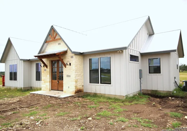 Photo 1 of Single family home for sale at 3240 S Ranch Rd 783, Harper, TX 78631 | MLS# 1882010 | Listing updated on 2025-10-02
