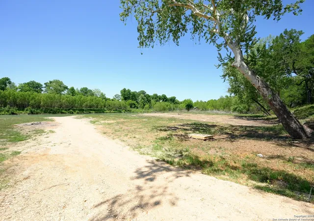 Photo 3 of Single family home for sale at 464 County Road 471, Gonzales, TX 78629 | MLS# 1882057 | Listing updated on 2025-10-23