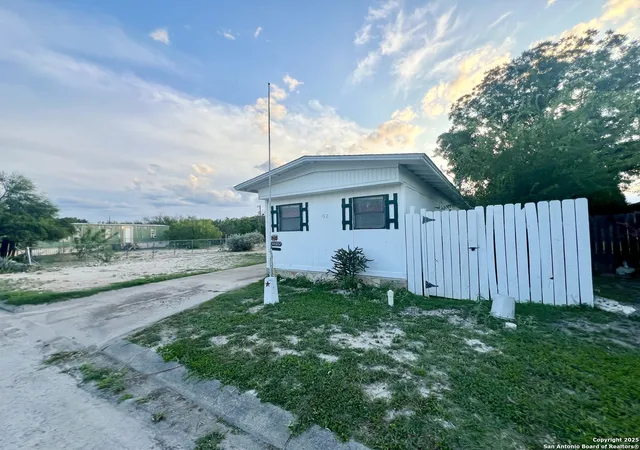 Photo 2 of Manufactured home for sale at 300 Bliss Circle, Brackettville, TX 78832 | MLS# 1882139 | Listing updated on 2025-11-24
