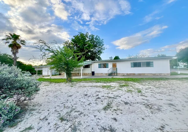 Photo 3 of Manufactured home for sale at 300 Bliss Circle, Brackettville, TX 78832 | MLS# 1882139 | Listing updated on 2025-11-24