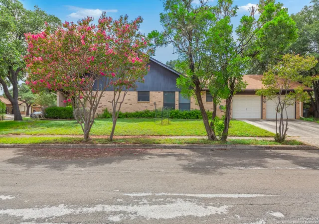 Photo 2 of Sale Pending at 8902 Hetherington, San Antonio, TX 78240 | MLS# 1882197 | Listing updated on 2025-09-25