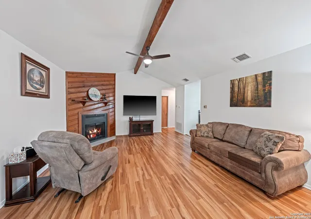 Photo 4 of Sale Pending at 152 N Stephanie Dr, Kerrville, TX 78028 | MLS# 1882227 | Listing updated on 2025-09-24
