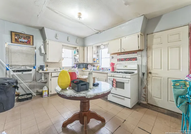 Photo 3 of Sale Pending at 218 E Shelby, Seguin, TX 78155 | MLS# 1882247 | Listing updated on 2025-08-06