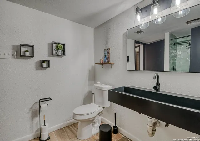 Photo 4 of Single family home for sale at 6970 Stonykirk, San Antonio, TX 78240 | MLS# 1882296 | Listing updated on 2025-11-14