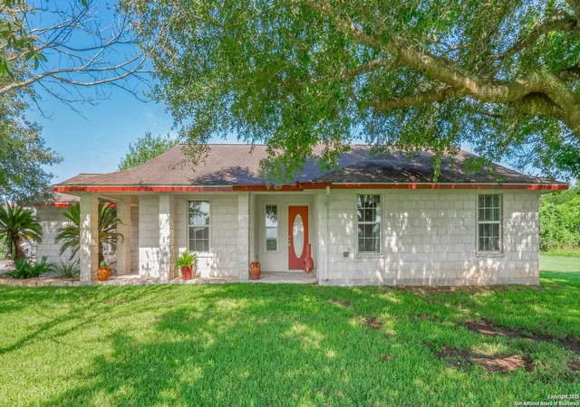 1st image of 658 Lakeview Dr, Seguin, TX 78155 | MLS# 1882416