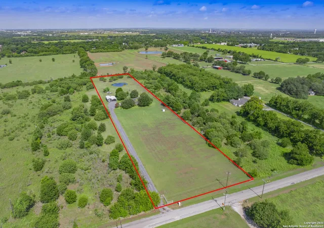 2nd image of 658 Lakeview Dr, Seguin, TX 78155 | MLS# 1882416