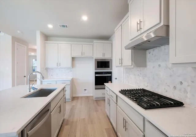 Photo 3 of Single family home for sale at 444 Foxbrook Way, Cibolo, TX 78108 | MLS# 1882472 | Listing updated on 2026-09-25