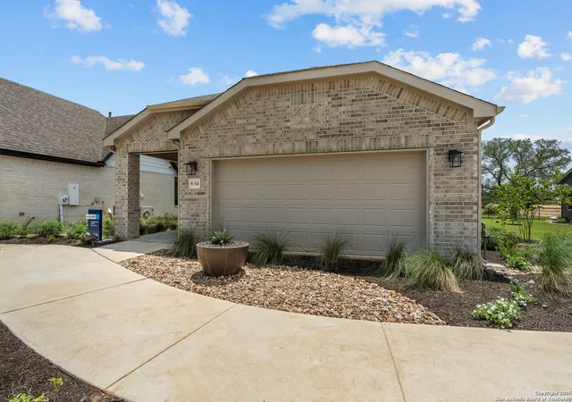 Photo 2 of Sale Pending at 2085 Pinyon Dr, New Braunfels, TX 78132 | MLS# 1882537 | Listing updated on 2026-01-12