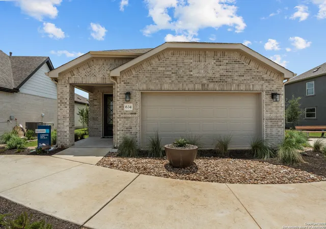 Photo 1 of Sale Pending at 2085 Pinyon Dr, New Braunfels, TX 78132 | MLS# 1882537 | Listing updated on 2026-01-12