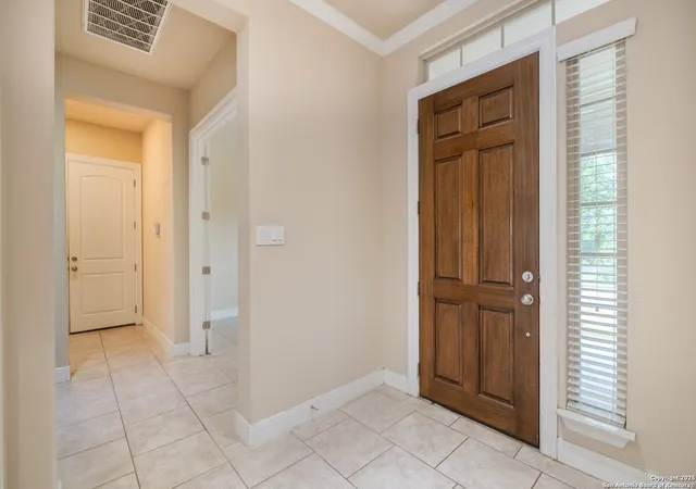 Photo 3 of Single family home for sale at 813 Sussex Cove, Cibolo, TX 78108 | MLS# 1882554 | Listing updated on 2025-12-27