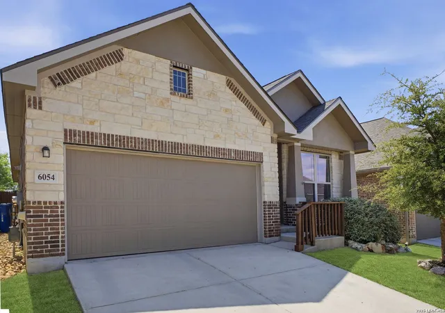 Photo 2 of Sale Pending at 6054 Akin Cir, San Antonio, TX 78261 | MLS# 1882685 | Listing updated on 2026-04-14