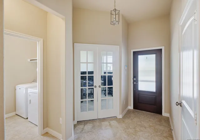 Photo 3 of Sale Pending at 6054 Akin Cir, San Antonio, TX 78261 | MLS# 1882685 | Listing updated on 2026-04-14