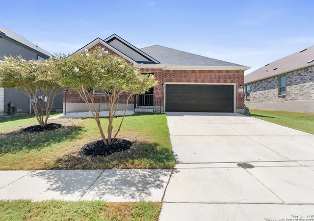 Photo 3 of Single family home for sale at 220 Shadow Terrace, Universal City, TX 78148 | MLS# 1882739 | Listing updated on 2025-11-08