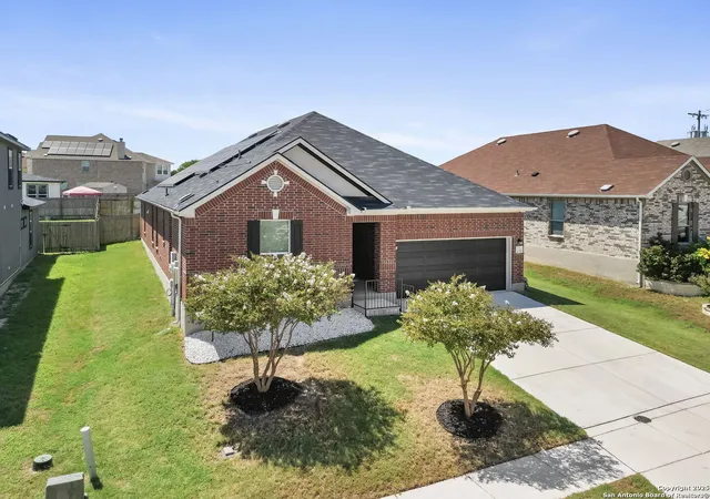 Photo 4 of Single family home for sale at 220 Shadow Terrace, Universal City, TX 78148 | MLS# 1882739 | Listing updated on 2025-11-08