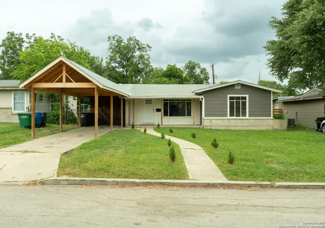 Photo 4 of Sale Pending at 643 Edgebrook, San Antonio, TX 78213 | MLS# 1882754 | Listing updated on 2025-11-05