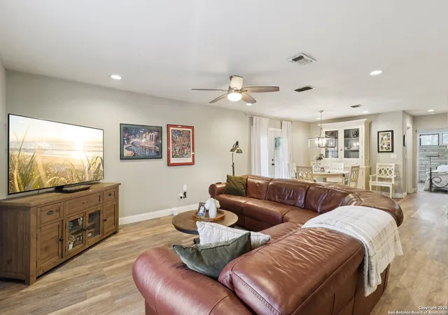 4th image of 503 Mockingbird, Devine, TX 78016 | MLS# 1882804