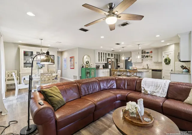 5th image of 503 Mockingbird, Devine, TX 78016 | MLS# 1882804