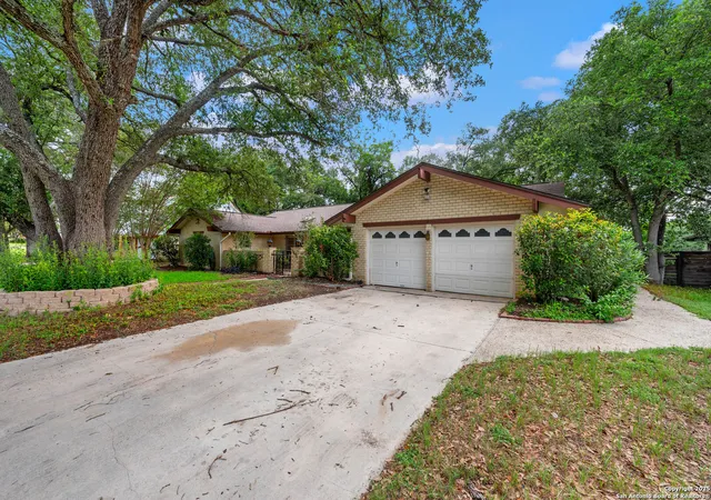 Photo 4 of Single family home for sale at 5645 Parkcrest, Windcrest, TX 78239 | MLS# 1882834 | Listing updated on 2025-09-16