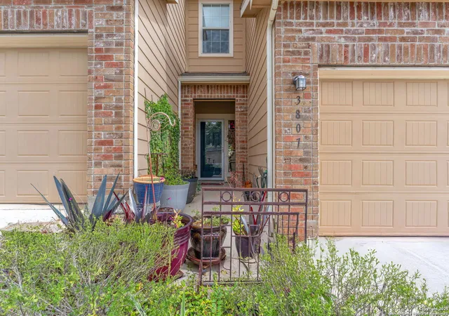 Photo 3 of Sale Pending at 3807 Tuscan Winter, San Antonio, TX 78260 | MLS# 1882894 | Listing updated on 2025-11-30