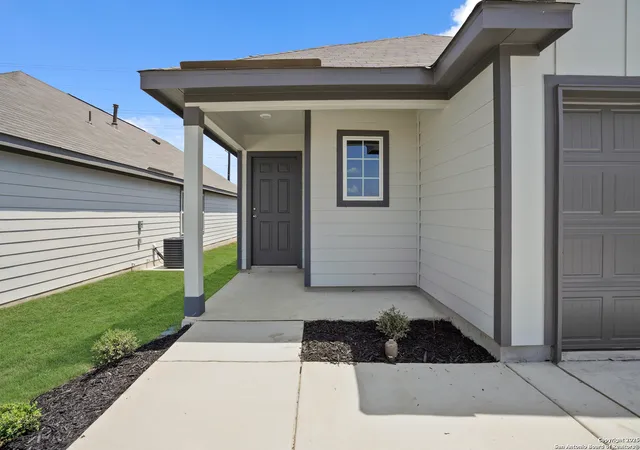 2nd image of 8810 Black Oak Dr, Elmendorf, TX 78112 | MLS# 1882917