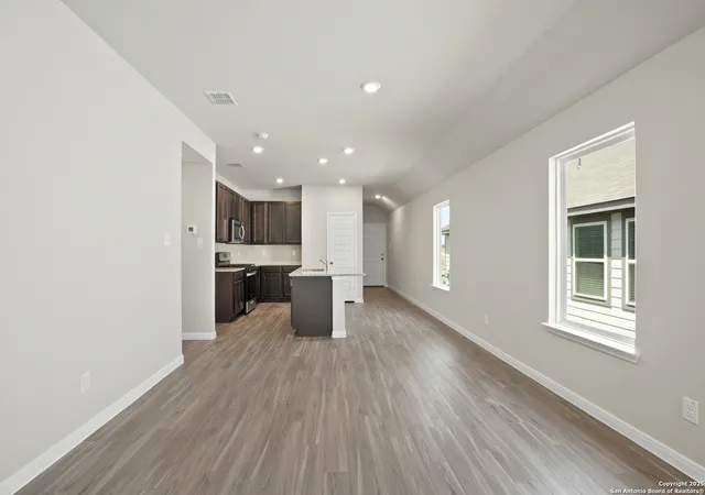 5th image of 8810 Black Oak Dr, Elmendorf, TX 78112 | MLS# 1882917