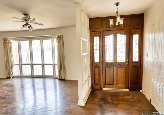 2nd image of 728 N Getty St, Uvalde, TX 78801 | MLS# 1882923