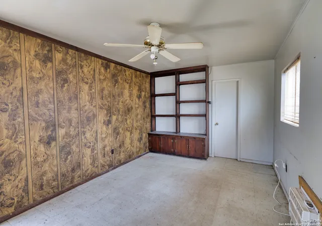 37th image of 728 N Getty St, Uvalde, TX 78801 | MLS# 1882923