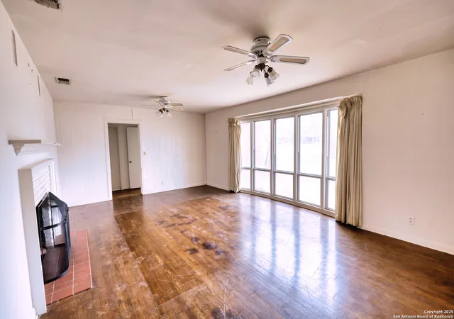 5th image of 728 N Getty St, Uvalde, TX 78801 | MLS# 1882923